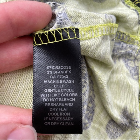 🔶2/$10🔶 Sz L Cupid Pineapple Shirt - Picture 4 of 6